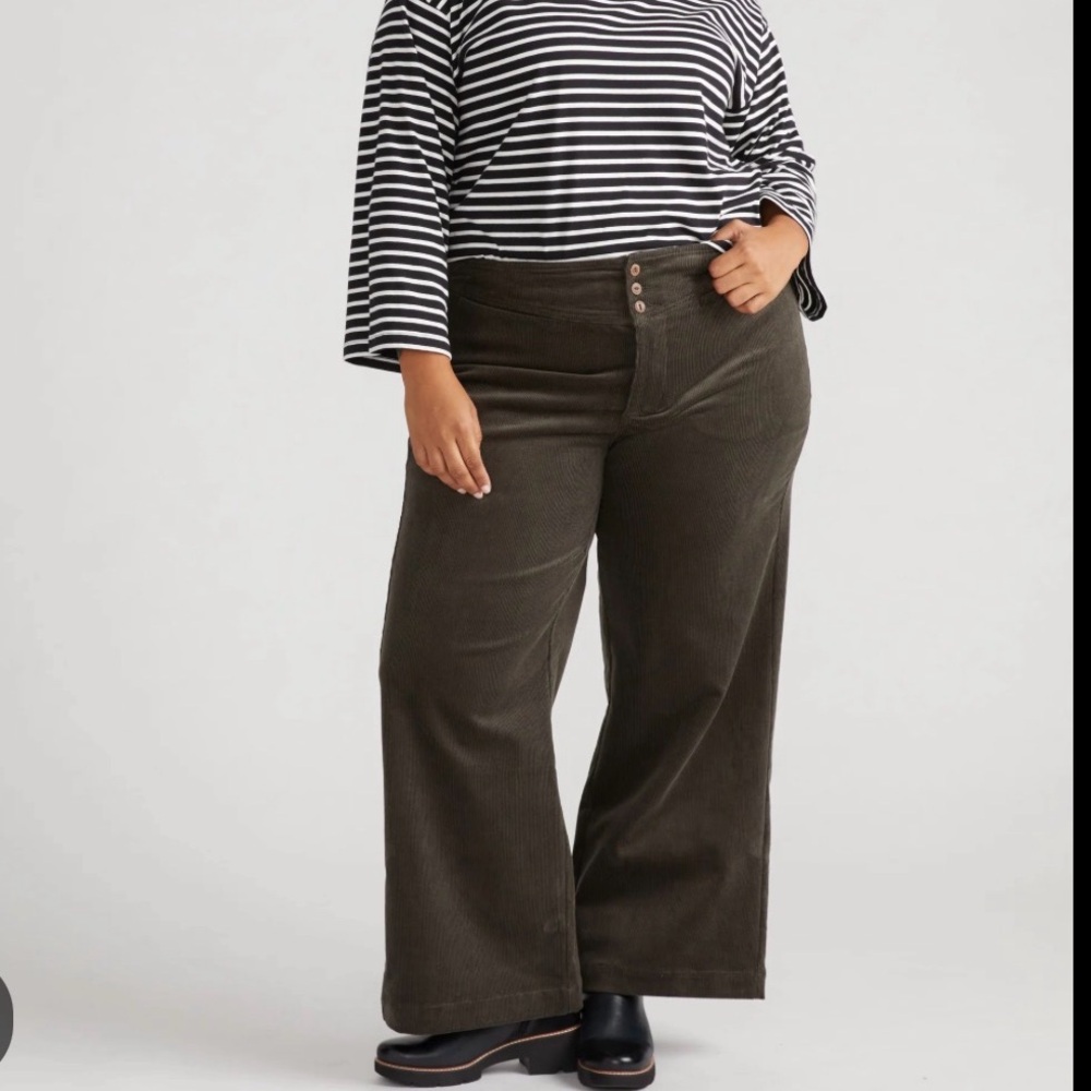 Universal Standard Green Wide Leg Corduroy Pants - size 16